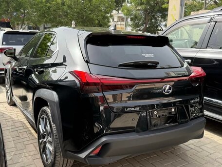 2021 Lexus UX 300e I, чёрный, 2500000 рублей, вид 4