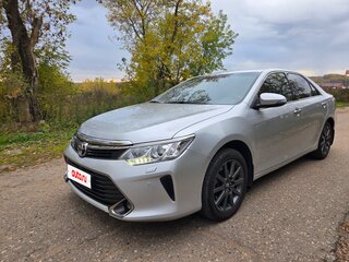 2015 Toyota Camry VII (XV50) Рестайлинг, серебристый, 1970000 рублей, вид 1