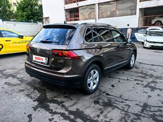 2017 Volkswagen Tiguan II, коричневый, 2350000 рублей, вид 5