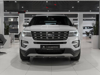 2017 Ford Explorer V Рестайлинг 2, белый, 2220000 рублей, вид 3