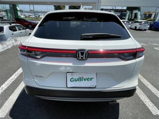 2022 Honda Vezel II, белый, 1850600 рублей, вид 3