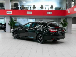 2018 Toyota Camry VII (XV50) Рестайлинг 2, чёрный, 1990000 рублей, вид 4