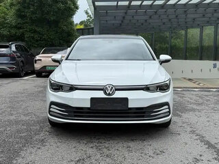 2022 Volkswagen Golf VIII, белый, 1542000 рублей, вид 2