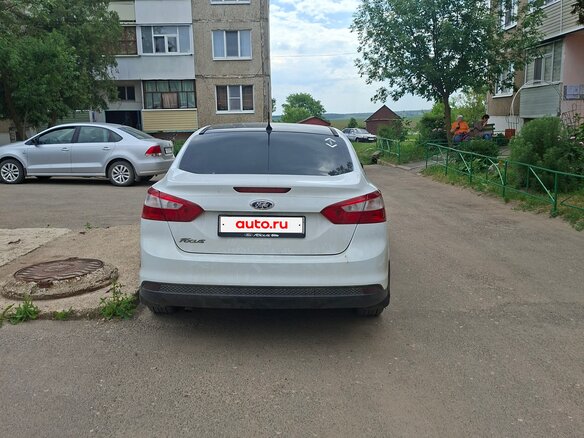 2011 Ford Focus III, белый, 800000 рублей - вид 1