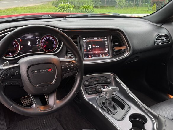 2017 Dodge Challenger III Рестайлинг 2, красный, 4000000 рублей - вид 24