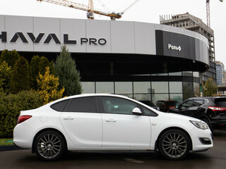 2013 Opel Astra J Рестайлинг, белый, 598000 рублей, вид 3