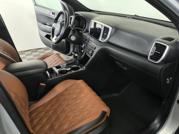 2019 Kia Sportage IV Рестайлинг, серебристый, 1590000 рублей - вид 9