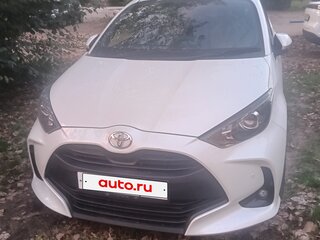 2021 Toyota Yaris IV, белый, 1300000 рублей, вид 2