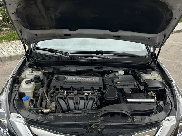 2011 Hyundai Sonata VI (YF), серебристый - вид 11