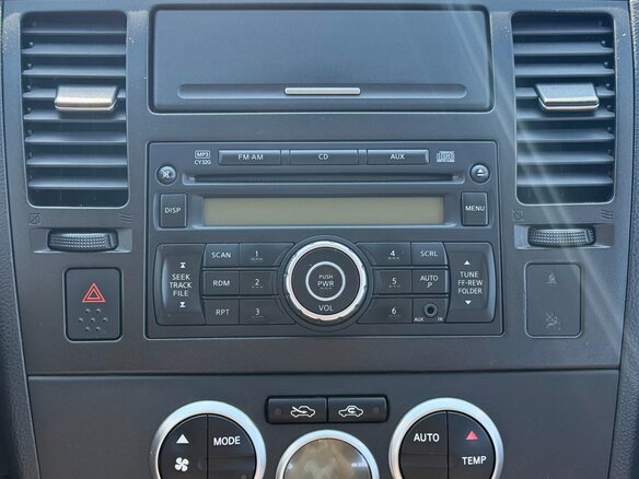 2010 Nissan Tiida I Рестайлинг, коричневый, 679990 рублей - вид 16