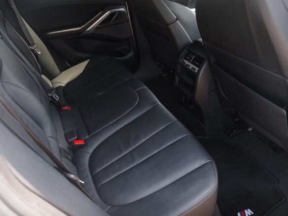2020 BMW X6 40i III (G06), белый, 7499900 рублей - вид 20