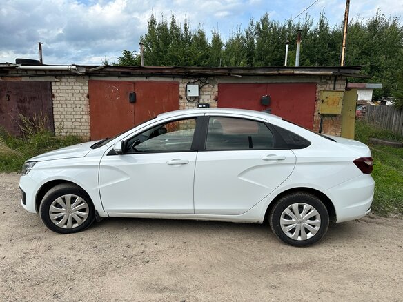 2023 Lada (ВАЗ) Vesta I Рестайлинг (NG), белый - вид 3