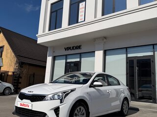 2021 Kia Rio IV Рестайлинг, белый, 1290000 рублей, вид 1