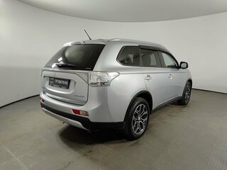 2014 Mitsubishi Outlander III Рестайлинг, серебристый, 1800000 рублей, вид 5
