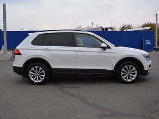 2017 Volkswagen Tiguan II, белый, 1799000 рублей, вид 4