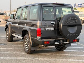 2026 Toyota Land Cruiser 76 70 Series Рестайлинг 2, серебристый, 13230000 рублей, вид 3