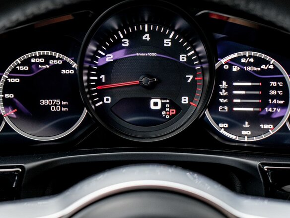 2018 Porsche Panamera 4 II, чёрный, 7700000 рублей - вид 13
