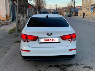 2017 Kia Rio III Рестайлинг, белый, 590000 рублей, вид 5