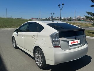 2010 Toyota Prius III (XW30), белый, 1260000 рублей, вид 3