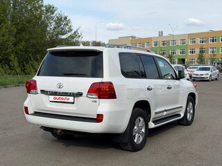 2014 Toyota Land Cruiser 200 Series Рестайлинг 1, белый, 5600000 рублей, вид 3