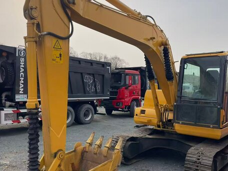 2012 Komatsu PC130, жёлтый, 6900000 рублей, вид 1
