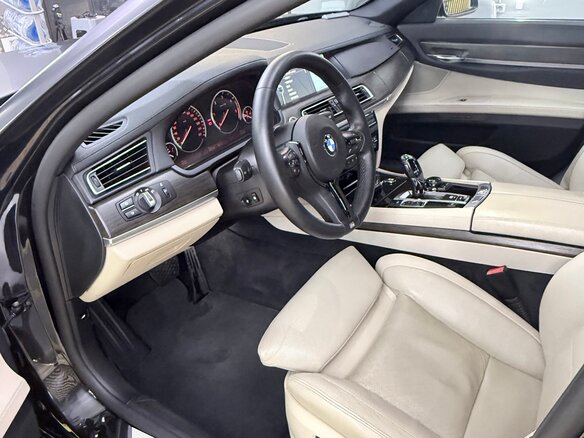 2011 BMW 7 серии Long 730Ld V (F01/F02/F04), чёрный, 1800000 рублей - вид 7