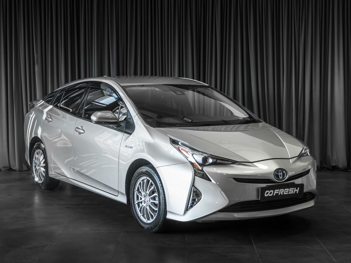 Открыть фотографии: Toyota Prius IV (XW50)