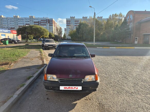 1990 Opel Kadett 4-speed E Рестайлинг, красный