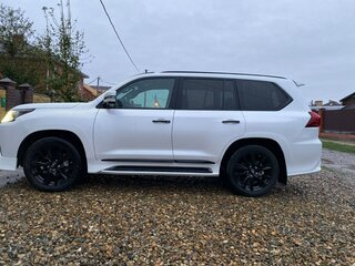 2018 Lexus LX 570 III Рестайлинг 2, белый, 8890000 рублей, вид 3