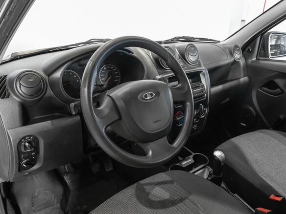 2016 Lada (ВАЗ) Granta I, зелёный, 380000 рублей - вид 4
