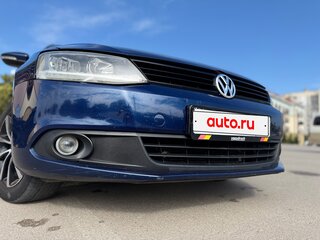 2014 Volkswagen Jetta VI Рестайлинг, синий, 850000 рублей, вид 4