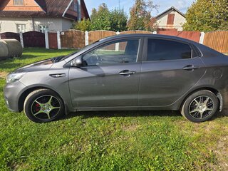 2016 Kia Rio III Рестайлинг, серый, 880000 рублей, вид 3