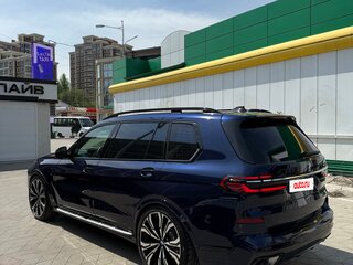2022 BMW X7 40i I (G07) Рестайлинг, синий, 12500000 рублей, вид 4