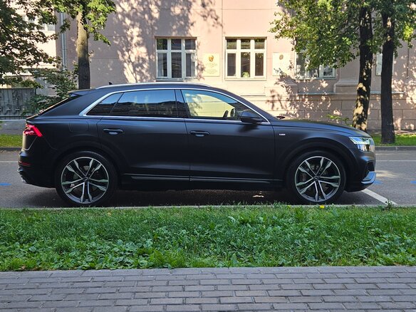 2022 Audi Q8 55 TFSI I (4M), чёрный, 8490000 рублей - вид 7