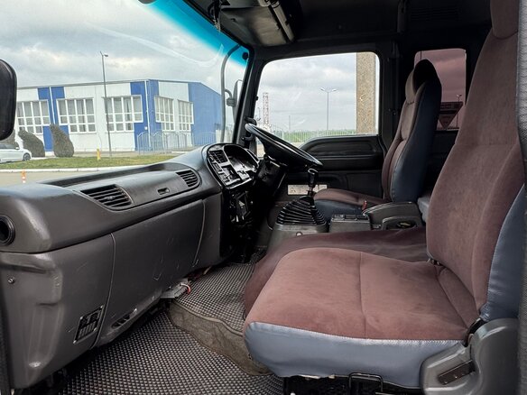 2004 Isuzu Forward (F-Series), белый, 4999999 рублей - вид 5