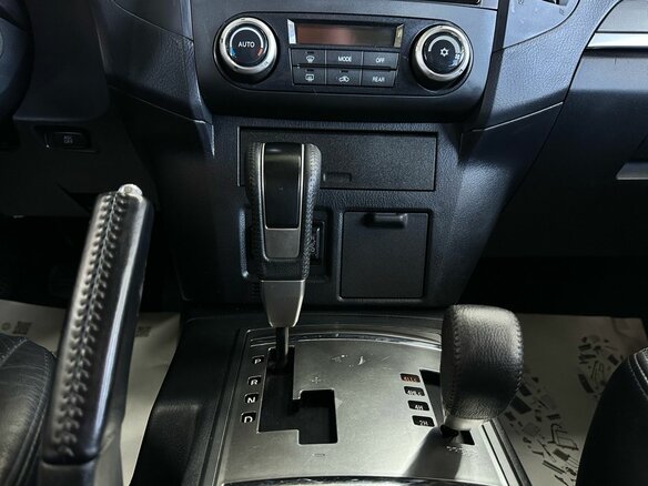 2010 Mitsubishi Pajero IV, коричневый, 1879000 рублей - вид 16