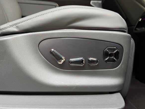 2025 Denza N9 46.9 kWh, чёрный, 6750000 рублей - вид 22