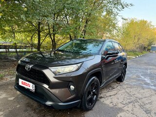 2021 Toyota RAV4 V (XA50), коричневый, 2420000 рублей, вид 1