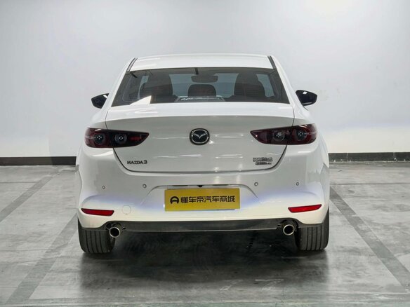 2025 Mazda 3 Axela IV (BP), белый, 1860000 рублей - вид 5