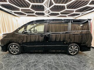 2017 Toyota Noah III (R80), чёрный, 2099999 рублей, вид 3