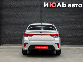 2018 Kia Rio IV, серебристый, 1300000 рублей, вид 5