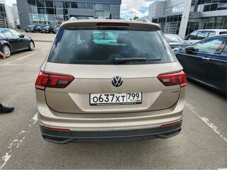 2021 Volkswagen Tiguan II Рестайлинг, коричневый, 2875000 рублей, вид 5