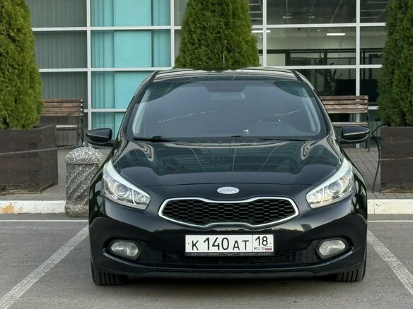 2013 Kia Ceed II, чёрный, 920000 рублей - вид 1