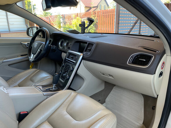2011 Volvo S60 II, белый - вид 4
