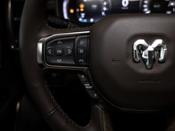2026 Ram 1500 Crew Cab V Рестайлинг, чёрный - вид 35