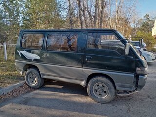 1992 Mitsubishi Delica III, зелёный, 330000 рублей, вид 2