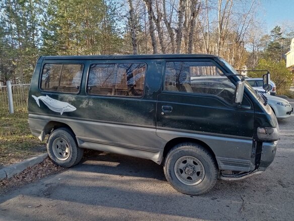 1992 Mitsubishi Delica III, зелёный, 330000 рублей - вид 1