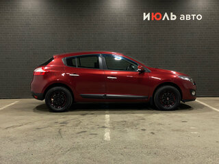 2014 Renault Megane III Рестайлинг, красный, 940000 рублей, вид 4