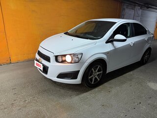 2014 Chevrolet Aveo II, белый, 516000 рублей, вид 1