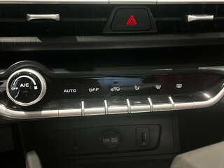2024 Changan Eado Plus, красный, 2589900 рублей, вид 3